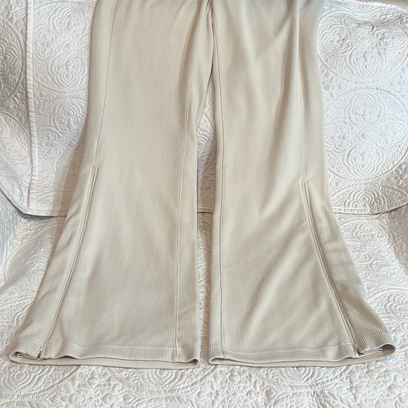 Brushed Softstreme Ribbed Zip Flared Pant 32.5" in
White Opal, size 14, NWT - Picture 5 of 16